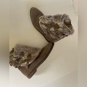 Johnston and Murphy grey suede / faux fur boots. Size 7.5